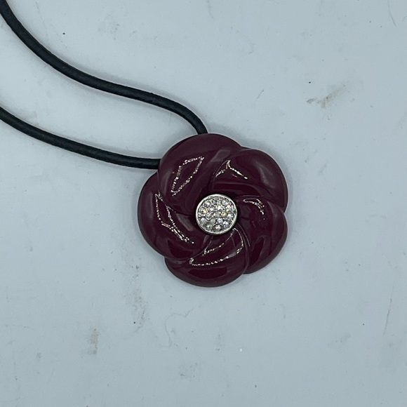 “FLORAL PENDANT NECKLACE” Costume Jewelry. - Picture 8 of 11